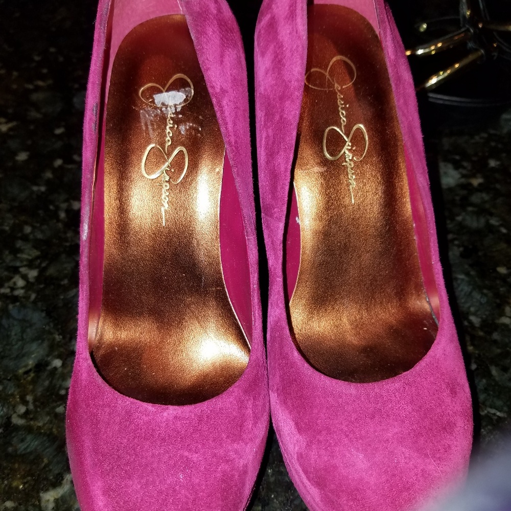 Jessica Simpson pumps